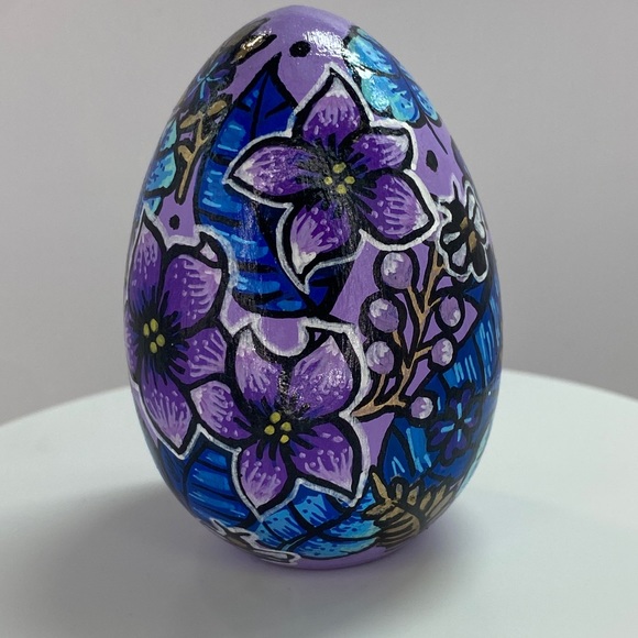 Handpainted Wooden Egg  Decor - Intricate Purple Flowers - Picture 4 of 5